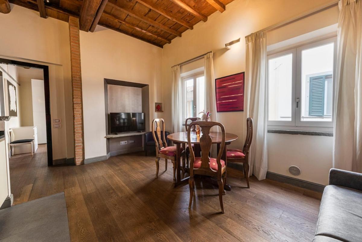 Cosy In Glamorous Santo Spirito Florenz