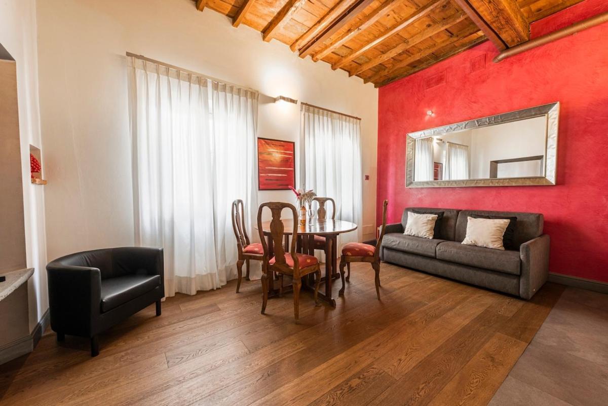 Cosy In Glamorous Santo Spirito Apartment Florenz