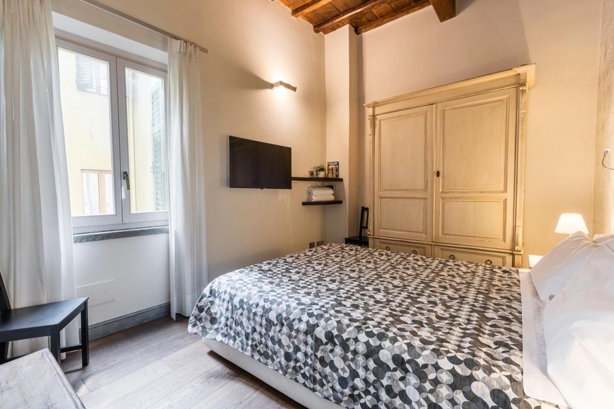 Cosy In Glamorous Santo Spirito Apartment Florenz